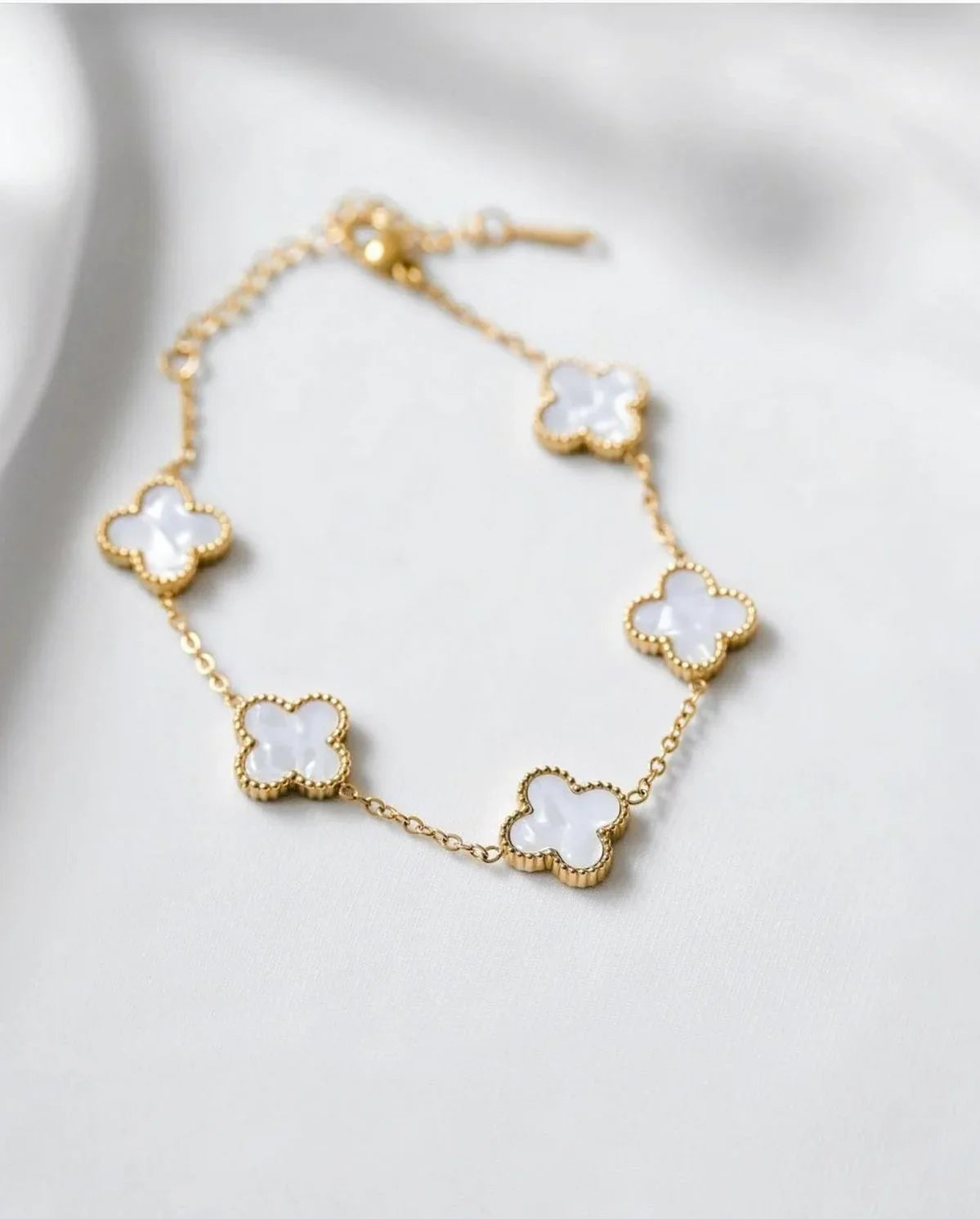Clover Charm Anti-Tarnish Bracelet (2 Variants)