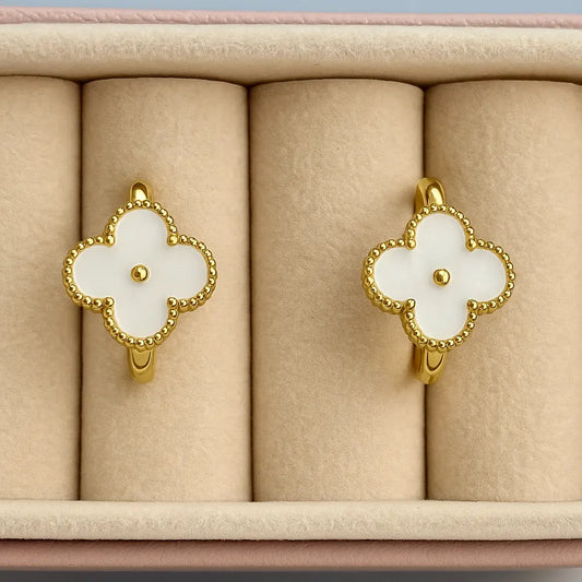 Elegant Clover Stud Earrings – Black Onyx / White Mother of Pearl