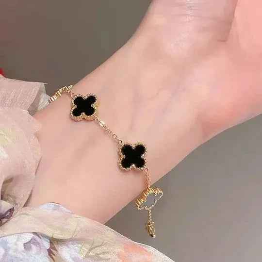 Clover Charm Anti - Tarnish Bracelet (2 Variants) - Gems and Glitter anta - tarnish