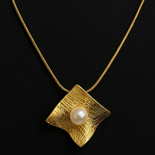 Leaf and Pearl Pendant Necklace – 18K Gold Plated - Gems and Glitter anta - tarnish
