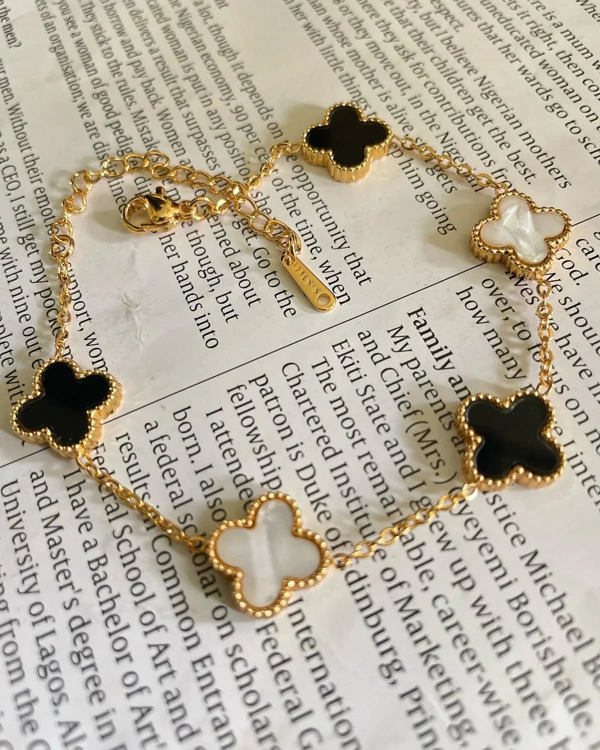 Clover Charm Anti-Tarnish Bracelet (2 Variants)
