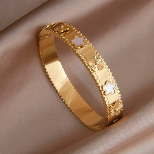 Anti-Tarnish Gold Flower Bangle – Elegant & Durable Jewelry