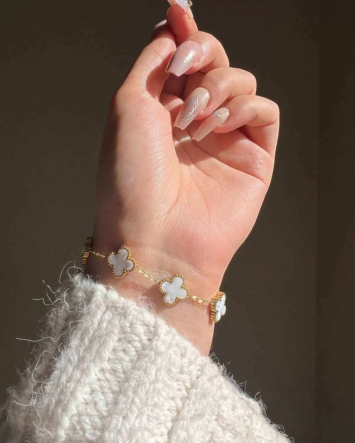 Clover Charm Anti-Tarnish Bracelet (2 Variants) – Elegant & Waterproof Gems and Glitter