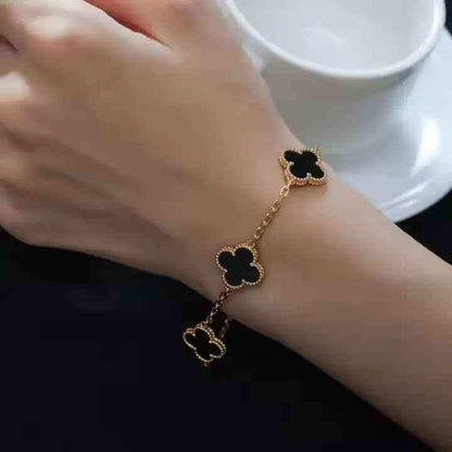 Clover Charm Anti-Tarnish Bracelet (2 Variants) – Elegant & Waterproof Gems and Glitter