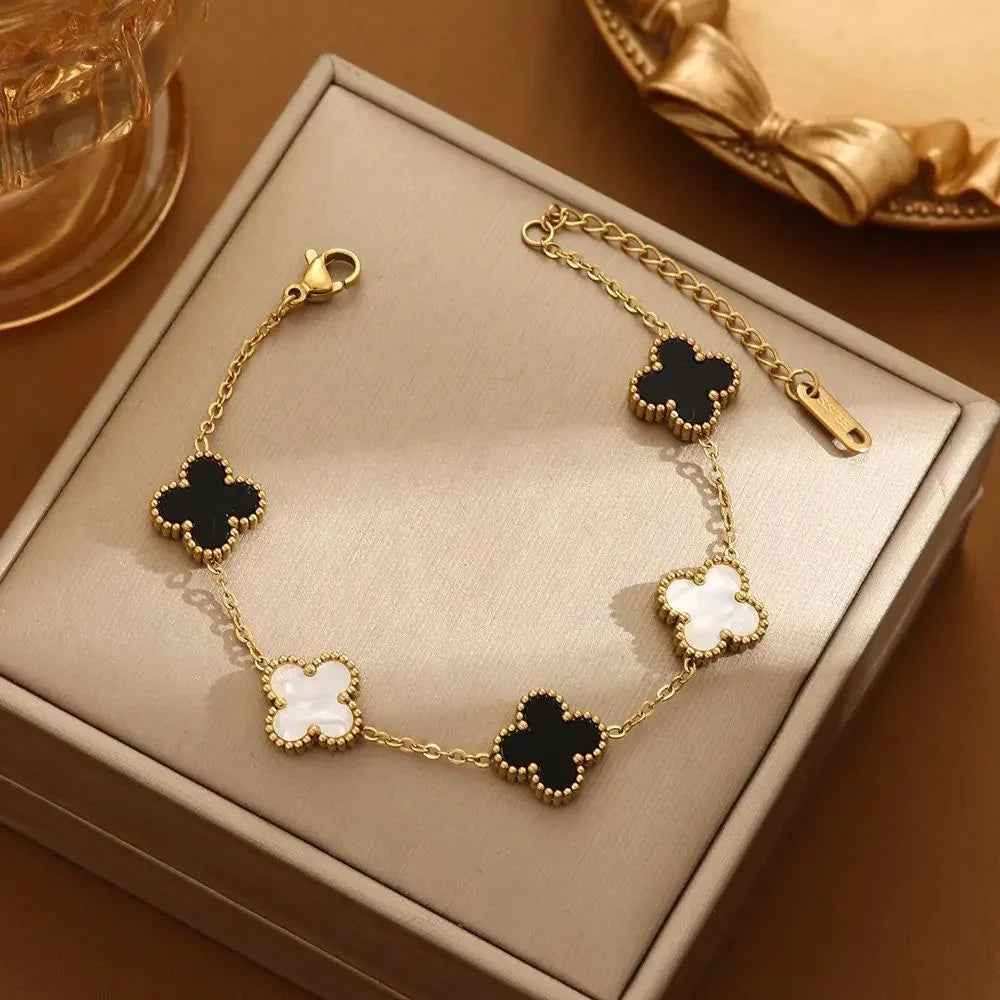 Clover Charm Anti-Tarnish Bracelet (2 Variants) – Elegant & Waterproof Gems and Glitter