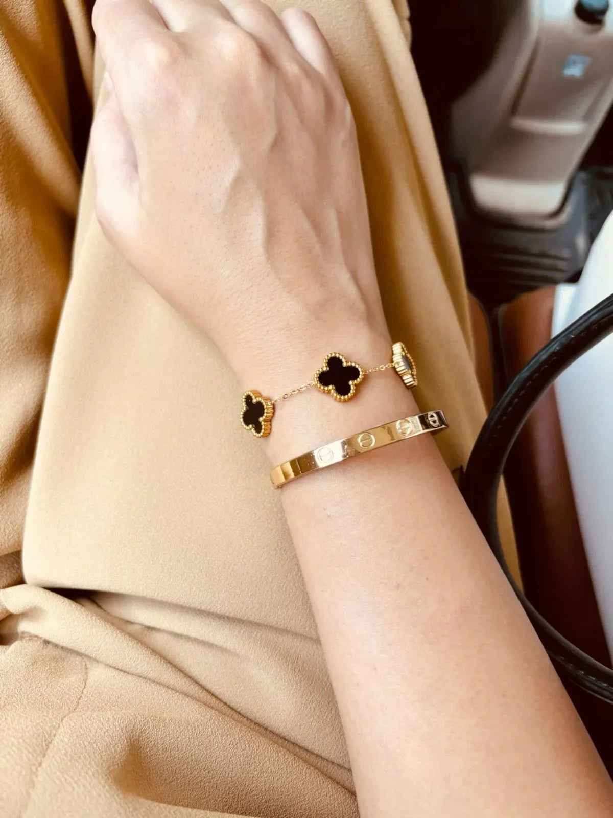 Clover Charm Anti-Tarnish Bracelet (2 Variants) – Elegant & Waterproof Gems and Glitter