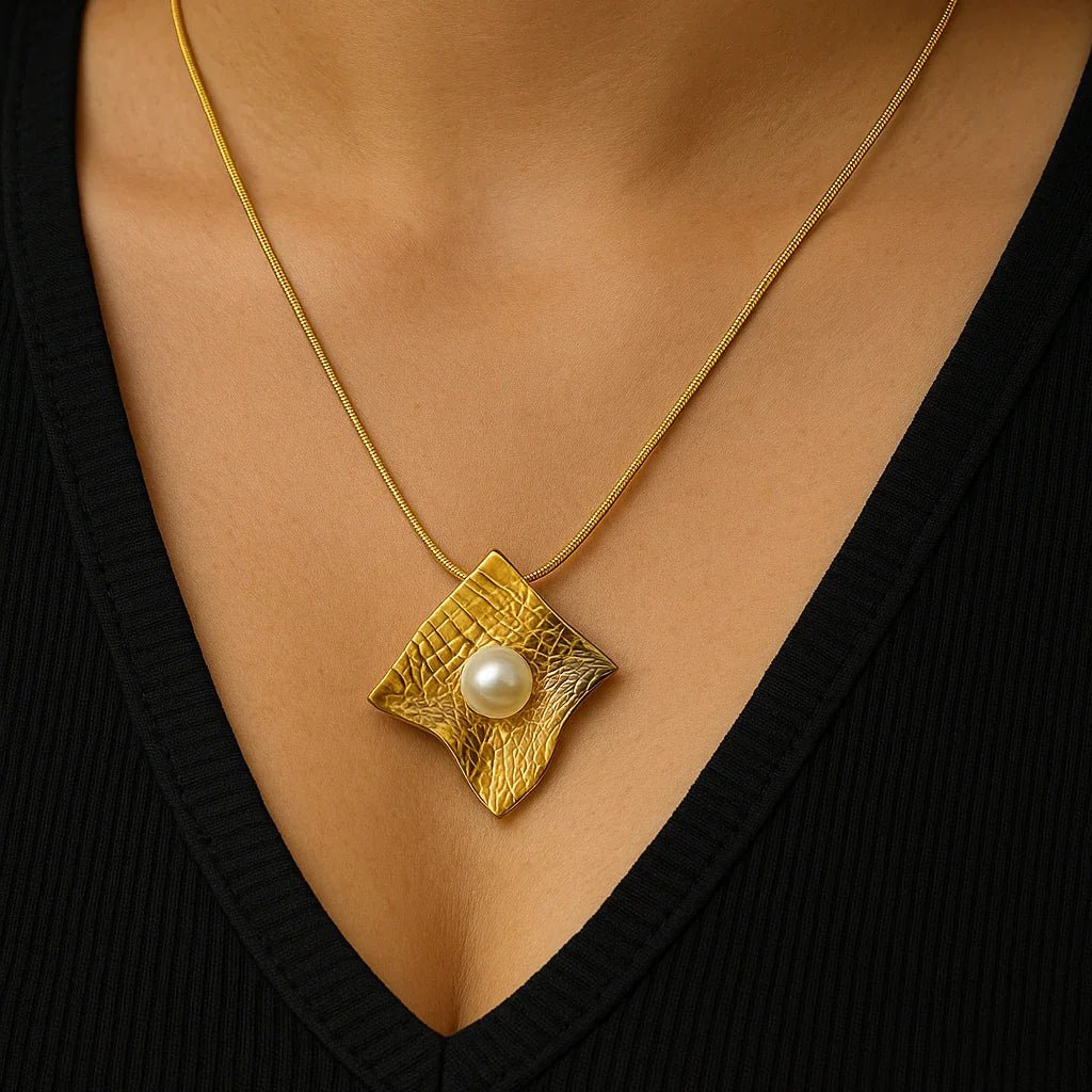 Leaf and Pearl Pendant Necklace – 18K Gold Plated - Gems and Glitter anta - tarnish